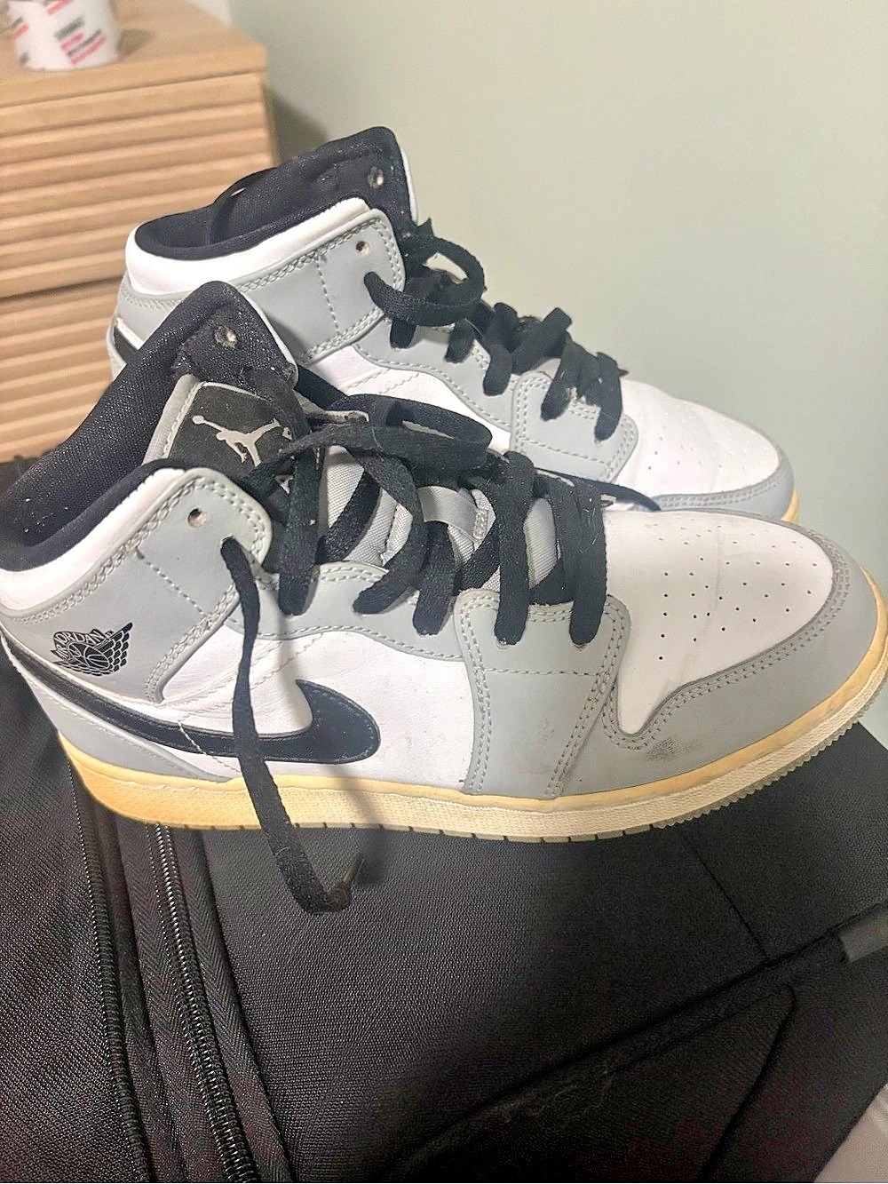 Jordan Air Jordan 1 Mid Light Smoke Grey (GS) Mid Light Smoke Grey Sneakers Gray